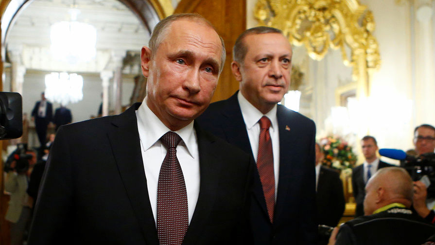 Президент России Владимир Путин и турецкий президент Реджеп Тайип Эрдоган после встречи в Стамбуле, октябрь 2016 года