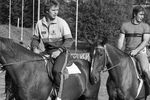 Вячеслав Фетисов и Алексей Касатонов во время конной прогулки, 1988 год