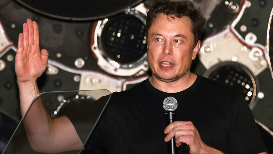 Илон Маск во время мероприятия в штаб-квартире SpaceX в Хоторне, штат Калифорния, 2018 год