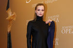 Актриса Софья Лебедева перед началом церемонии вручения кинопремии «Золотой орел», Москва, 28 января 2022 года