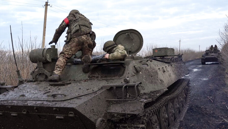 Военкоры русской весны: разведчики спецназа уничтожили американский БТР М113
