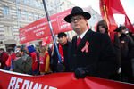 Участники шествия в честь 98-й годовщины Октябрьской социалистической революции в Москве