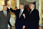 Мэр Санкт-Петербурга Анатолий Собчак и президент США Билл Клинтон в Большом Екатерининском дворце в Царском Селе, 1996 год