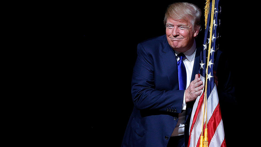 Кандидат в президенты США от Республиканской партии Дональд Трамп во время предвыборной встречи в Дерри, 19 августа 2015 года