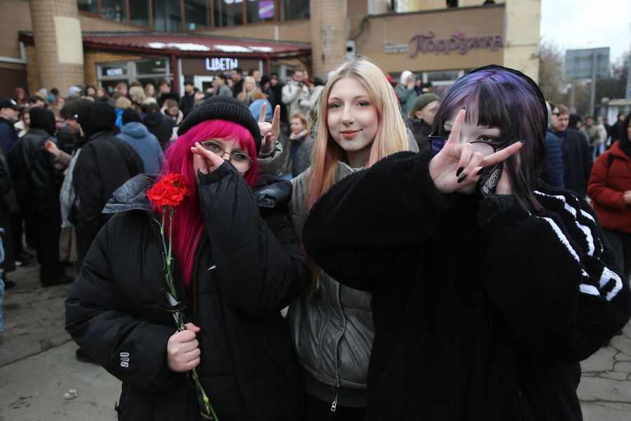 Церемония прощания с&nbsp;рэпером Пашей Техником (Павел Ивлев) в&nbsp;храме Петра и Павла в&nbsp;Лефортово, 11&nbsp;апреля 2025&nbsp;года