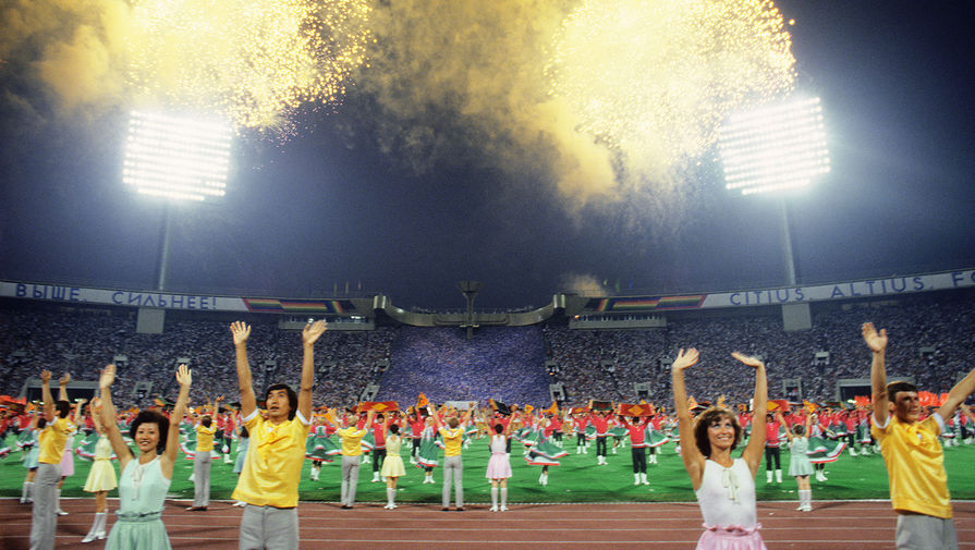 Прощание олимпиады. Церемония закрытия летних Олимпийских игр 1980. Стадион Олимпийских игр 80. Церемония закрытия олимпиады 80.