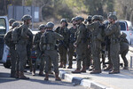 Израильские солдаты собираются в южном Израиле после ракетных ударов, 7 октября 2023 года