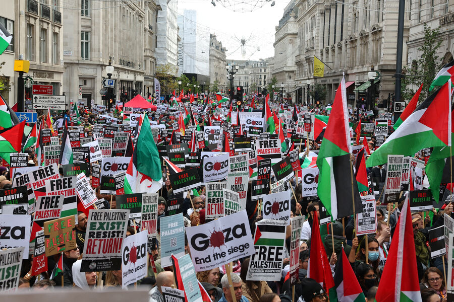 Участники протеста в&nbsp;поддержку Палестины в&nbsp;Лондоне, Великобритания, 14&nbsp;октября 2023&nbsp;года