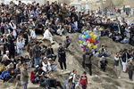 Жители Кабула собрались возле храма и празднуют афганский Новый год — Навруз