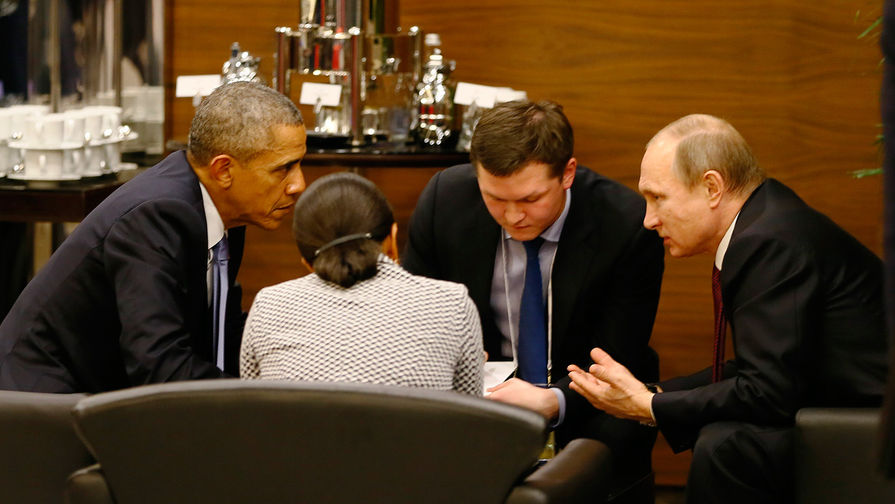 Президенты России и США Владимир Путин и Барак Обама беседуют в кулуарах саммита G20