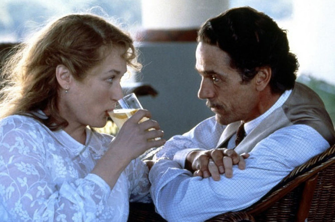 Мерил Стрип и Джереми Айронс в фильме «Дом духов» (1993)