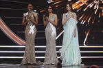 Финалистки конкурса «Мисс Вселенная-2021»: участница ЮАР Лалела Мсване, участница из Индии Харнааз Сандху и участница из Парагвая Надя Феррейра 