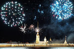 Новогодний салют над&nbsp;Петропавловской крепостью в&nbsp;Санкт-Петербурге