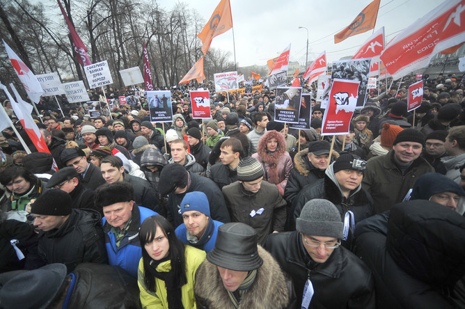 Участники митинга «За честные выборы» на Болотной площади