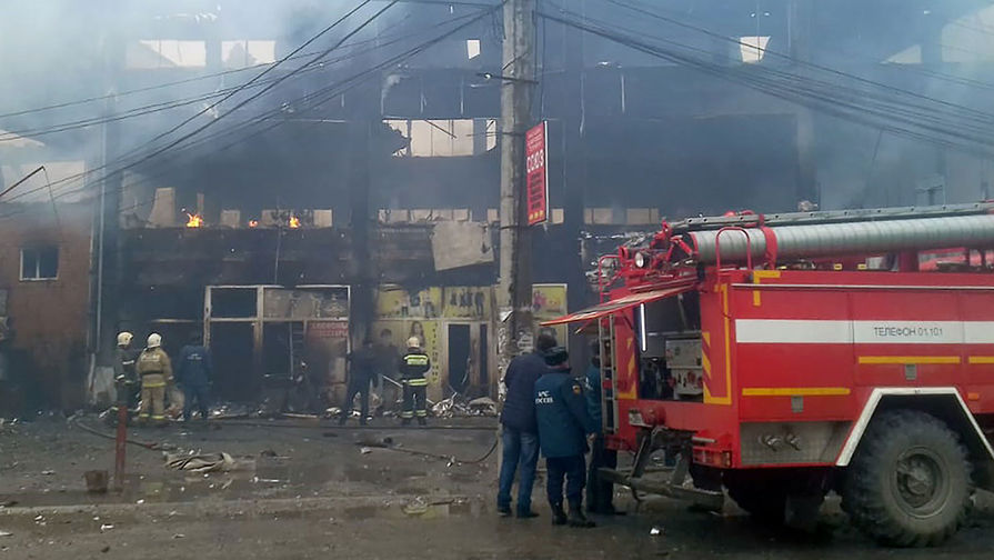 На&nbsp;месте тушения пожара в&nbsp;торговых центрах в&nbsp;Кизляре (Дагестан), 1 февраля 2019 года 