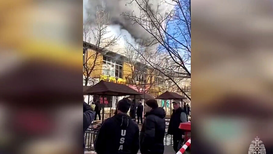 Спасатели потушили пожар в ЦУМе в Дагестане