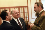 Генеральный секретарь ЦК КПСС Михаил Горбачев и президент Кубы Фидель Кастро Рус (справа) во время встречи в Кремле, 1986 год