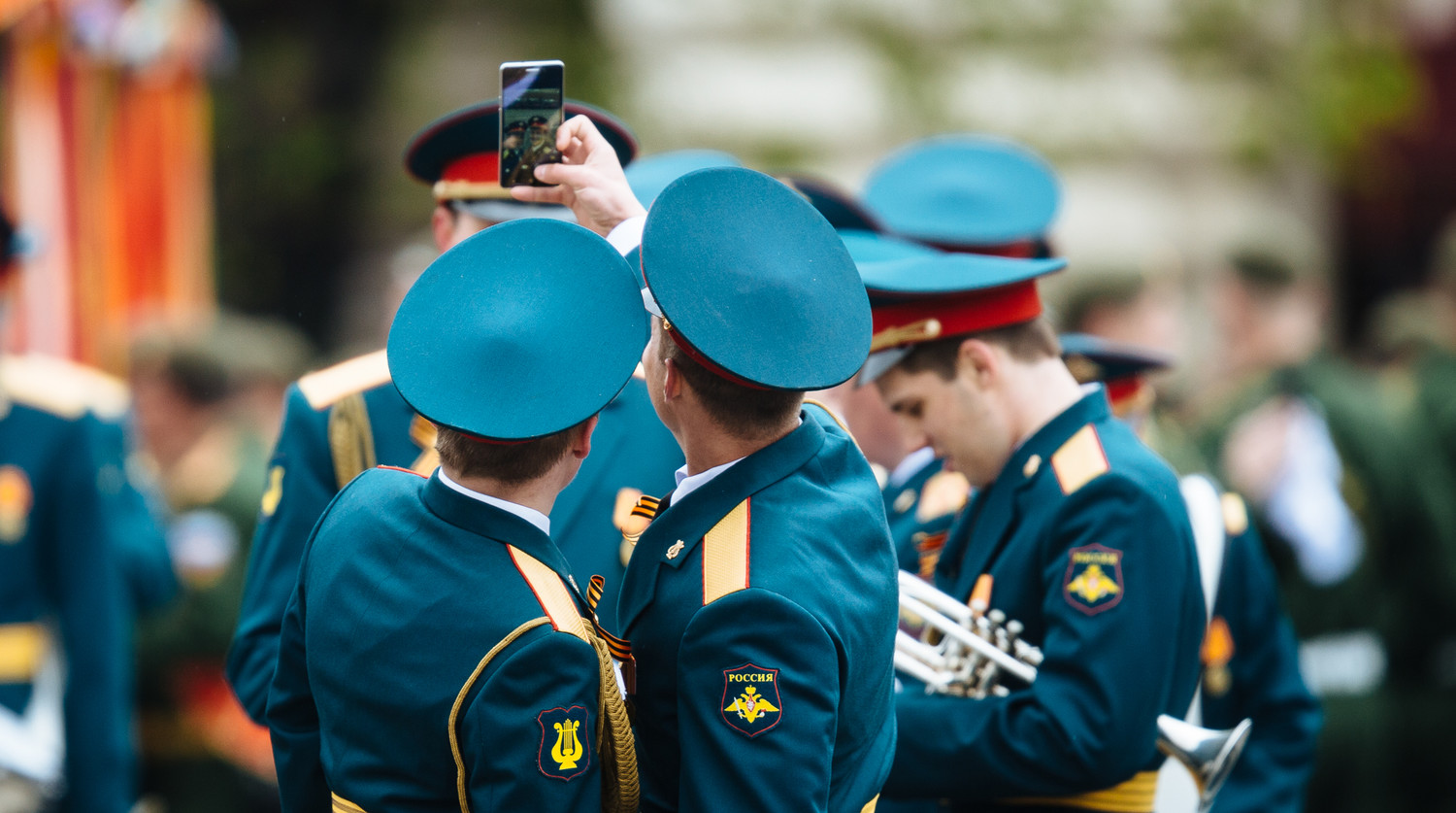Военнослужащие на военном параде, посвященном 72-й годовщине победы в Великой Отечественной войне