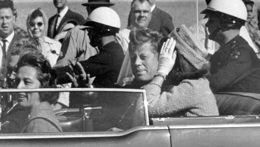 Президент США Джон Кеннеди в Далласе за минуту до убийства, 22 ноября 1963 года