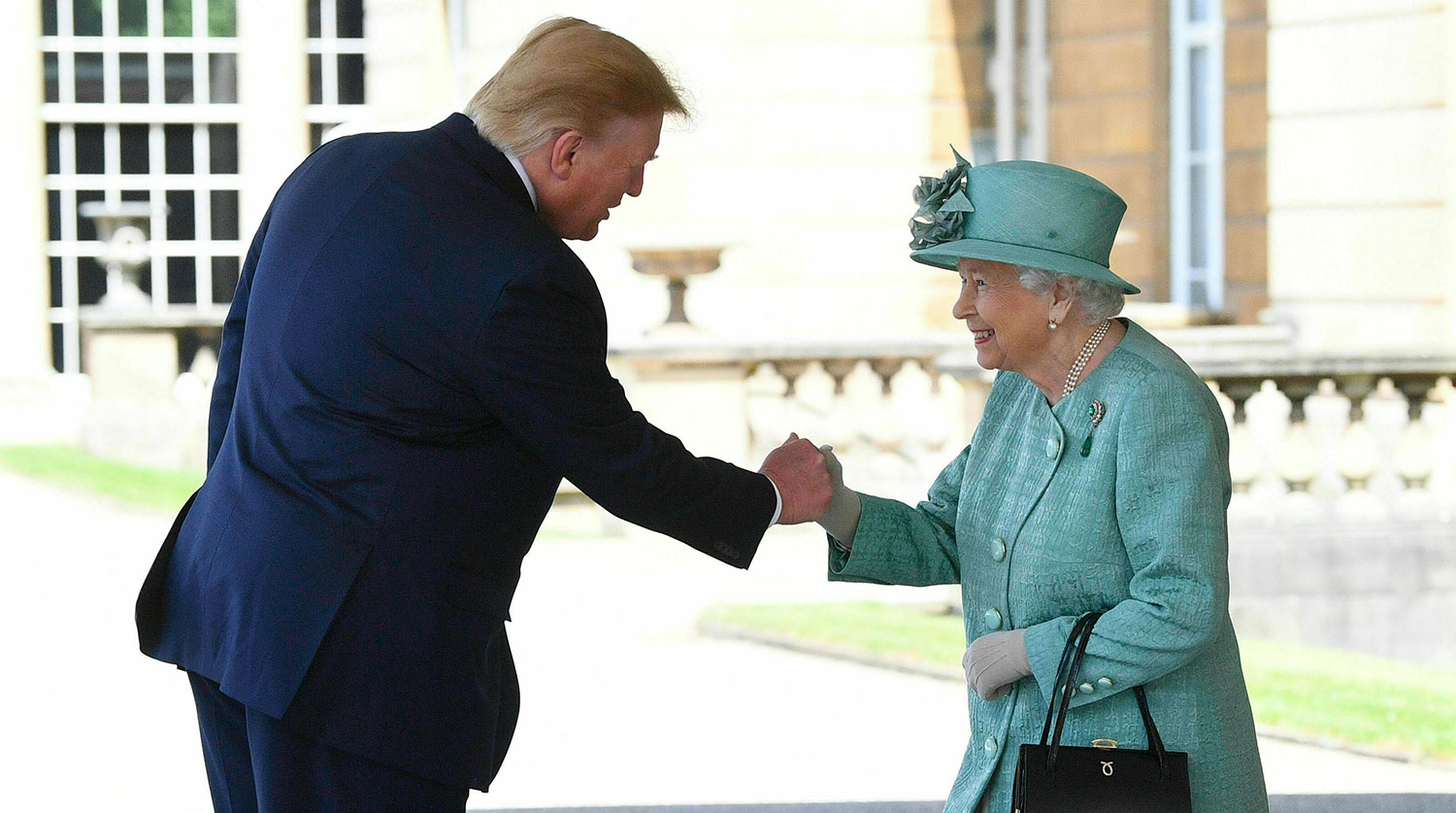 Букингемский дворец обнародовал меню ужина Елизаветы II и Трампа
