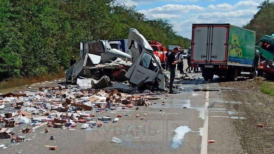 Два водителя погибли в ДТП с участием трех автомобилей на Кубани