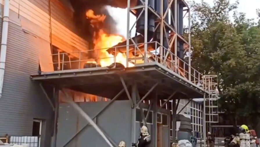 В Екатеринбурге ликвидировали открытое горение на территории НПО автоматики