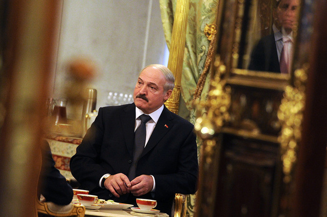 Численность чиновников в Белоруссии сократится на четверть — на 13 тысяч человек, объявил Александр Лукашенко