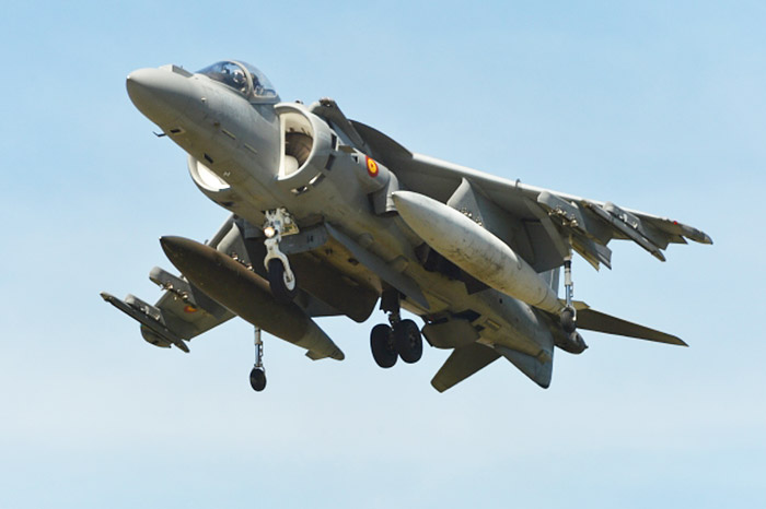 Штурмовик вертикального взлета и посадки McDonnell Douglas AV-8B Harrier II на&nbsp;Международном авиационно-космическом салоне &laquo;Фарнборо-2014&raquo;