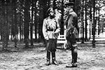 Николай II беседует с иностранным военным агентом, 1915 год