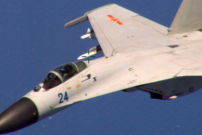 Китайский перехватчик J-11 приблизился к самолету «Посейдон». Снимок ВВС США