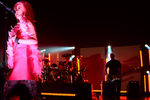 Вокалистка рок-группы Garbage Ширли Энн Мэнсон во время выступления на сцене Crocus City Hall в Москве
