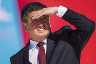 Премьер-министр Киргизии Сооронбай Жээнбеков во время празднования 25-летия независимости страны в Бишкеке, октябрь 2017 года