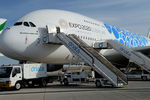 Лайнер Airbus A380-800 авиакомпании Emirates с символикой EXPO2020