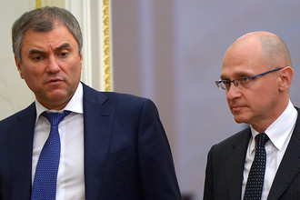 Председатель Госдумы Вячеслав Володин и первый замглавы администрации президента Сергей Кириенко перед совещанием в Кремле, 6 октября 2016 года