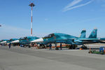 Многофункциональные сверхзвуковые истребители-бомбардировщики Су-34 на стоянке Липецкого авиацентра. 