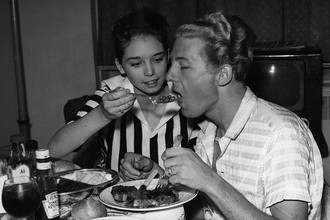 Джерри Ли Льюис с женой Майрой Гейл Браун, 1957 год