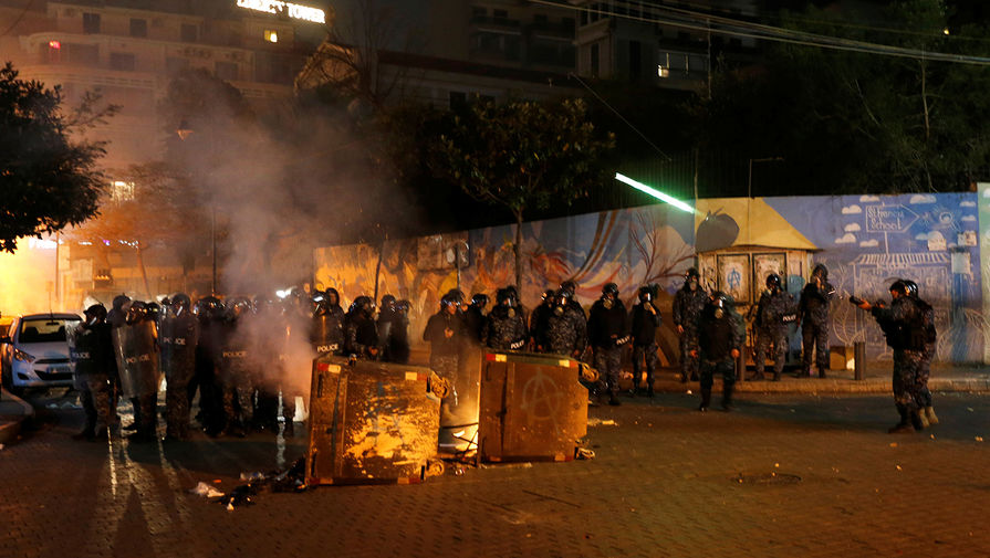 «Погромы продолжаются»: протесты в Бейруте затронули посольство РФ