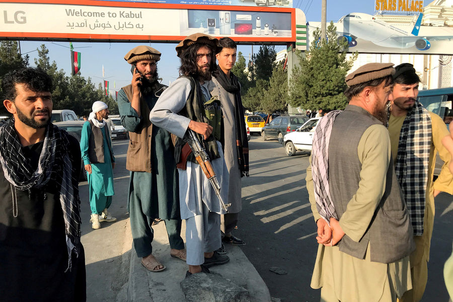 Боевики у&nbsp;международного аэропорта Кабула, 16 августа 2021 года