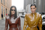 Сестры Ким и Кортни Кардашьян во время парижской недели моды, 2020 год