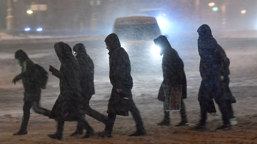 Застрявшие в снежном плену автомобилисты на Ямале попали на видео