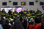 Женщины из пожарного департамента Нью-Йорка в программе Today на NBC в честь Международного женского дня, 8 марта 2019 года