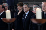 Бывший президент Франции (2007-2012) Николя Саркози с женой Карлой Бруни-Саркози во время церемонии прощания с бывшим президентом Франции (1995-2007) Жаком Шираком в церкви Святого Сульпиция в Париже, 30 сентября 2019 года 