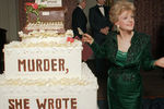 Анджела Лэнсбери на праздновании выхода 100-го эпизода сериала «Она написала убийство», 1996 год