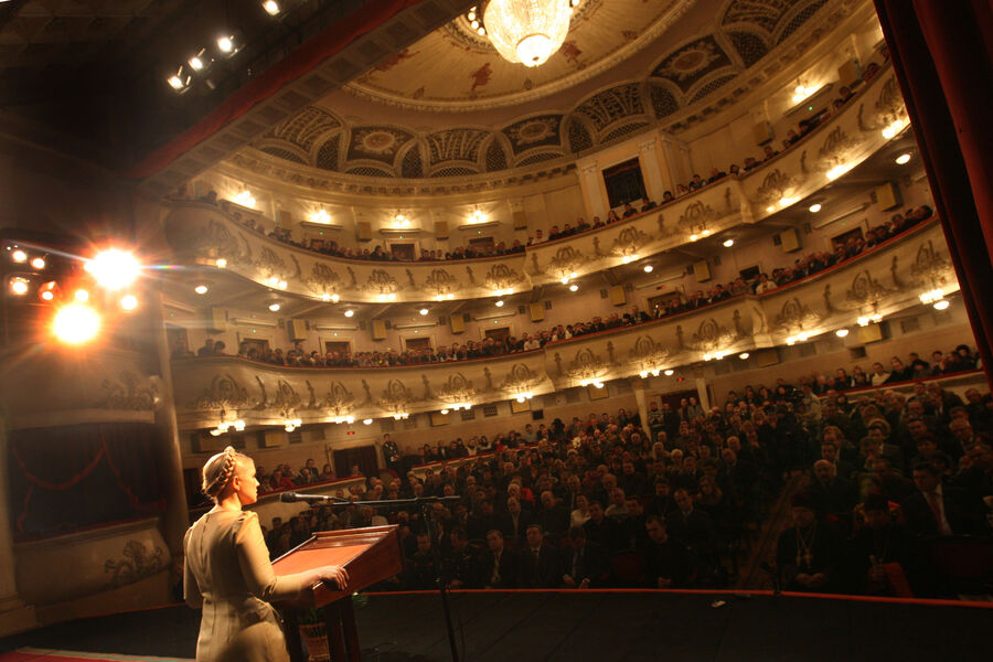 Премьер-министр Украины и кандидат в&nbsp;президенты Юлия Тимошенко выступает перед&nbsp;своими сторонниками во время предвыборного митинга в&nbsp;Ивано-Франковске, Западная Украина, 2&nbsp;февраля 2010&nbsp;года