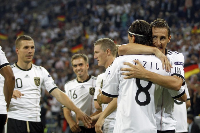 Сборная Германии наряду с&nbsp;командой Нидерландов стала первым участником финального турнира Евро-2012