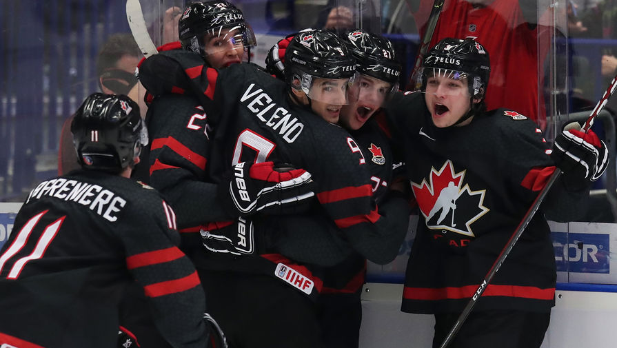 Во время финального матча молодежного чемпионата мира по хоккею между сборными командами Канады и России, 5 января 2020 года