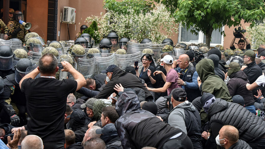 В Косово пострадали 30 миротворцев НАТО