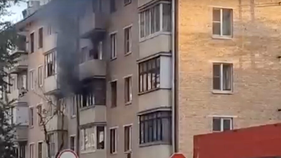 В центре Москвы горит квартира в жилом доме