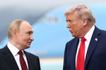 Президент РФ Владимир Путин и президент США Дональд Трамп во время встречи на военной базе Эльмендорф - Ричардсон на Аляске, 15 августа 2025 года