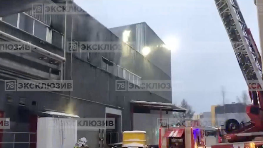 В Петербурге загорелся завод Чупа-Чупс